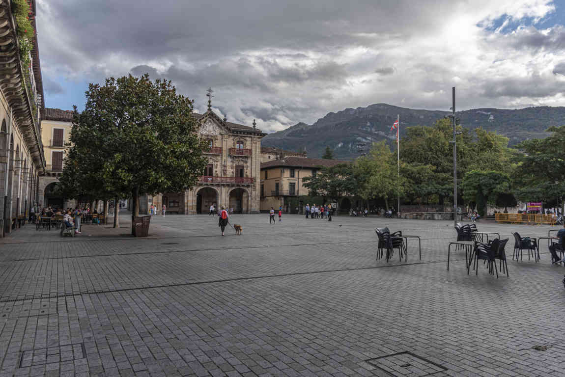 Guipúzcoa - Oñati 01 - plaza de Los Fueros.jpg